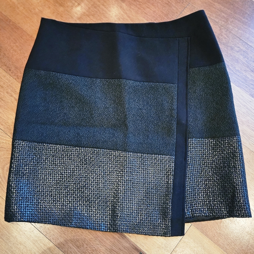 White House Black Market NWT Skirt Sz 4